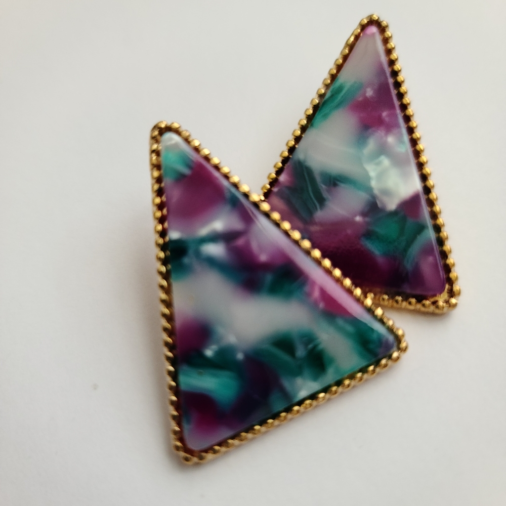 Gold and purple triangle sheek earrings